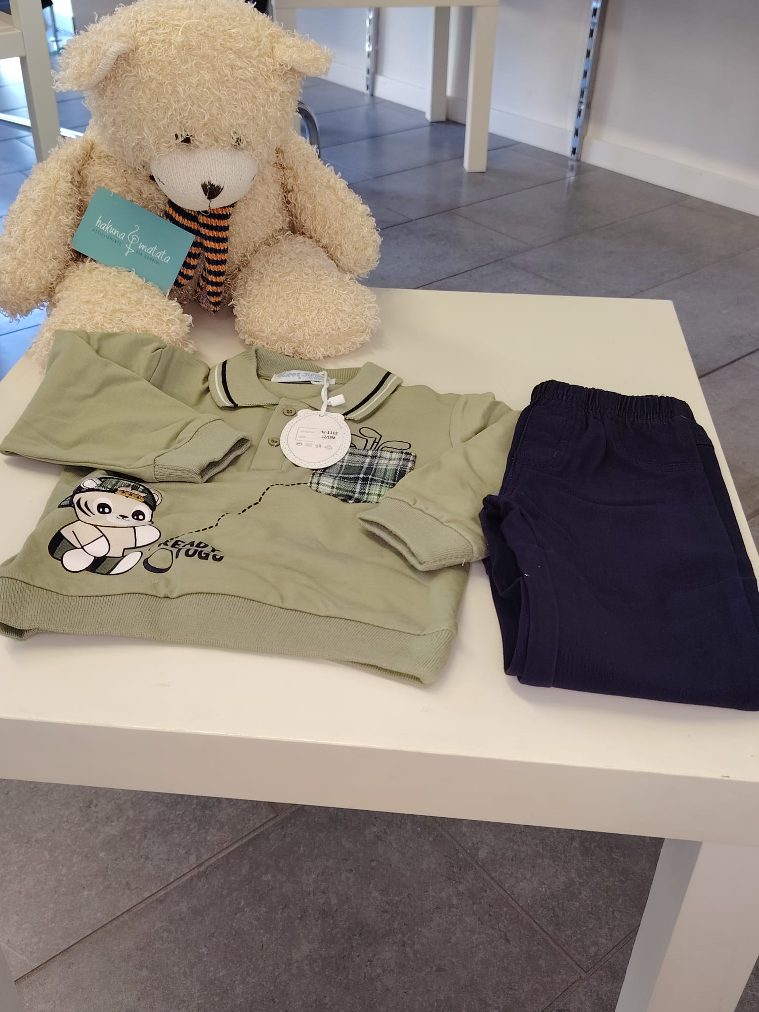 Completo maglia militare e pantaloni