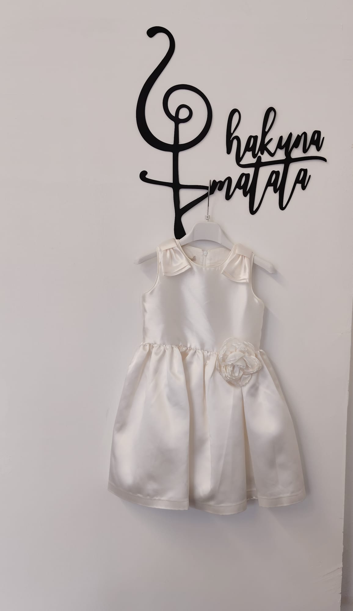 VESTITO BIANCO PANNA CON ROSELLINA